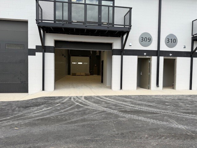 More Photos Of 15431 Fitzhugh Rd, Dripping Springs Research And Development For Sale