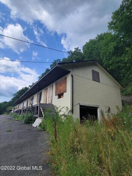 More Photos Of 9071 US Route 9W, Athens Hotel For Sale