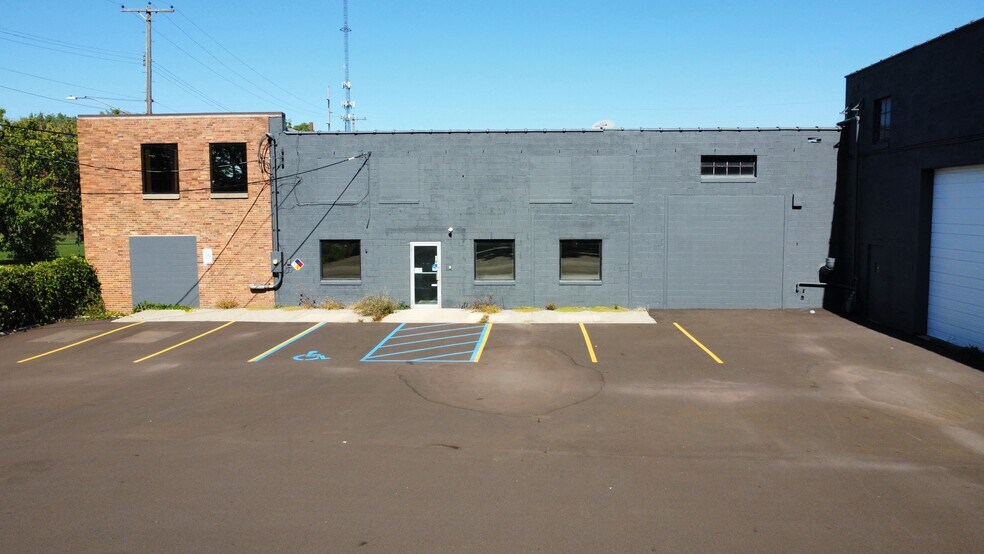 More Photos Of 1121 River St, Lansing Distribution For Lease