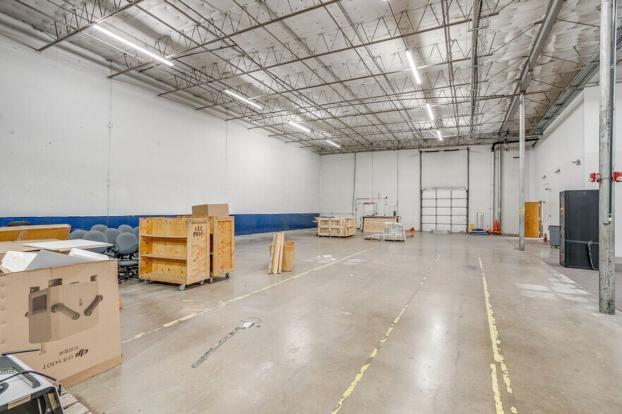 More Photos Of 4929 Northeast Pky, Fort Worth Distribution For Lease