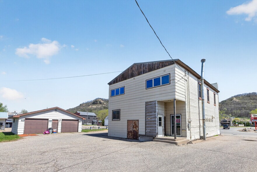 More Photos Of S101 S Main St, Nelson General Retail For Sale