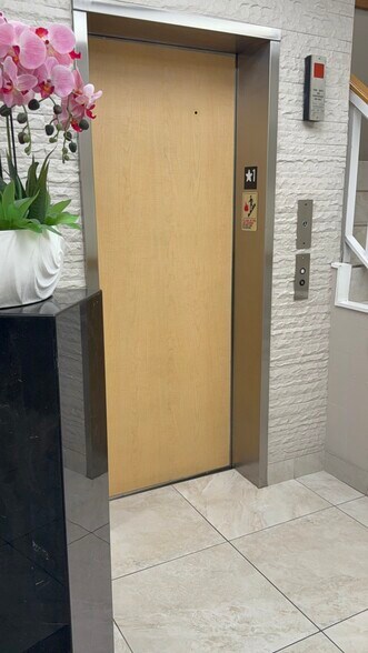 More Photos Of 2501 E Commercial Blvd, Fort Lauderdale Medical For Lease