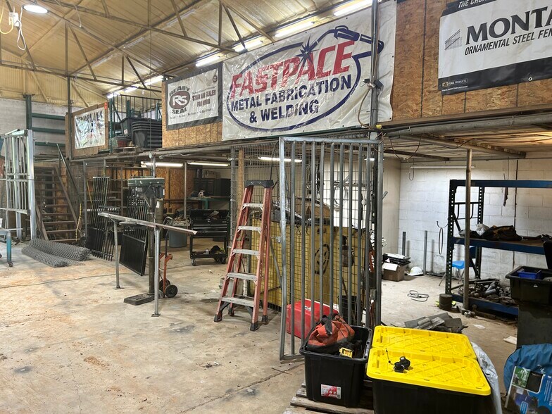 More Photos Of 359 Dodd St, Nash Warehouse For Lease