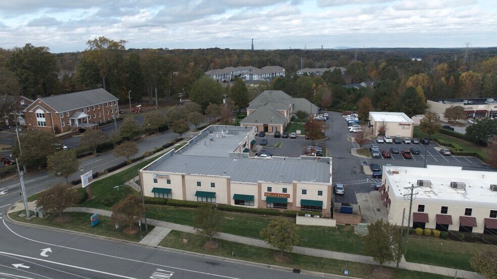 More Photos Of 10210 Couloak Dr, Charlotte Restaurant For Sale