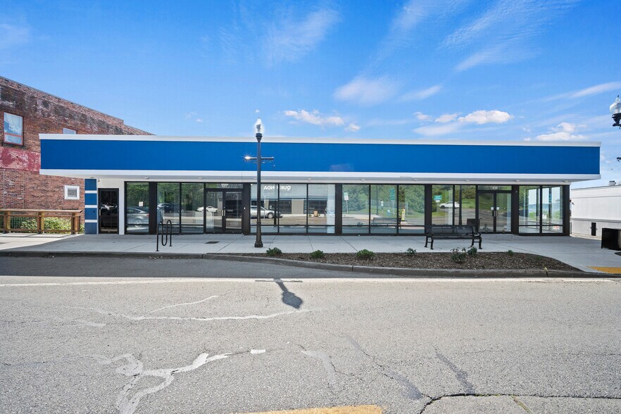 Primary Photo Of 439 Peace Portal Dr, Blaine Freestanding For Lease