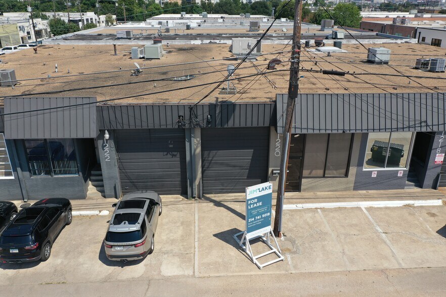 More Photos Of 1220 Manufacturing St, Dallas Showroom For Lease