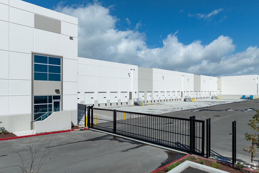 More Photos Of 155 Parr Blvd, Richmond Warehouse For Lease