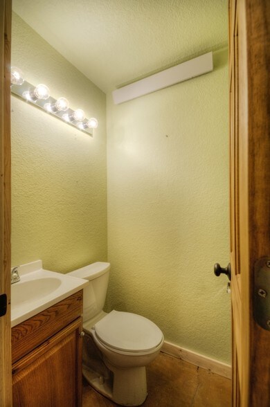 More Photos Of 710 Tenaya St, Hermosa General Retail For Sale