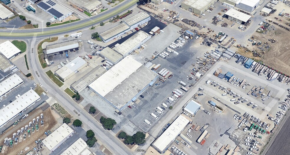 More Photos Of 1355 Burton Ave, Salinas Warehouse For Lease