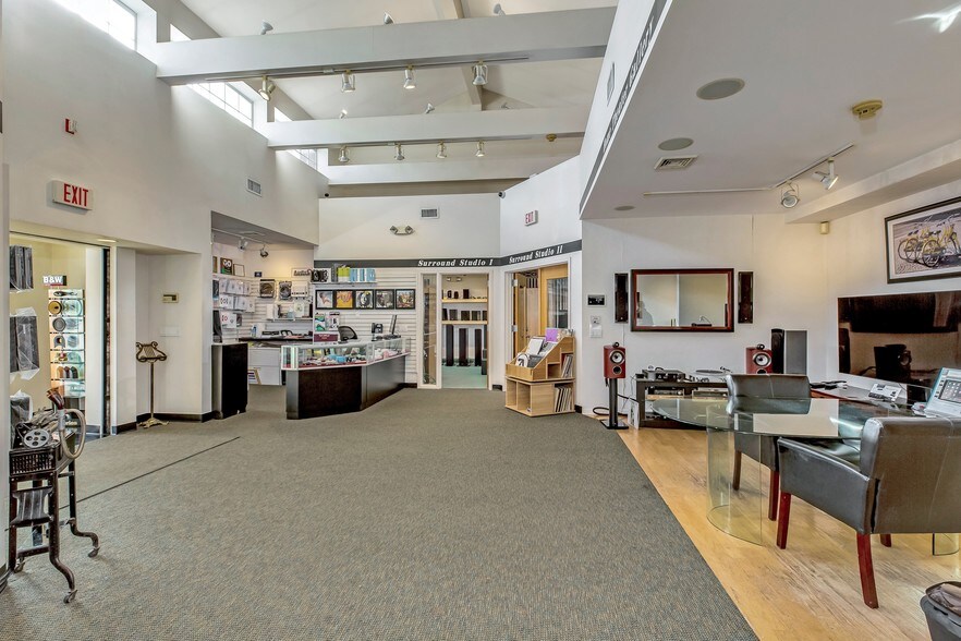 More Photos Of 2845 Middle Country Rd, Lake Grove Storefront Retail Office For Sale