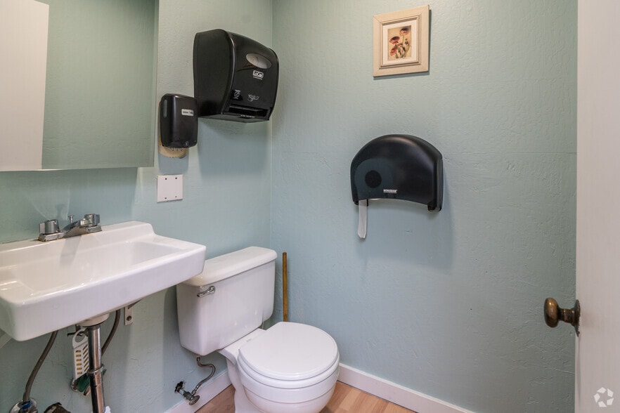 More Photos Of 1535-1541 Giammona Dr, Walnut Creek Storefront For Sale