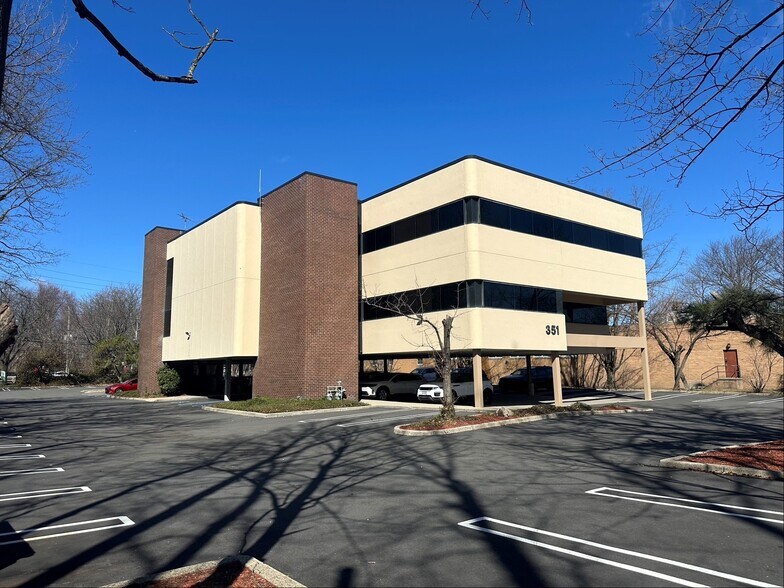 More Photos Of 351 Evelyn St, Paramus Medical For Lease