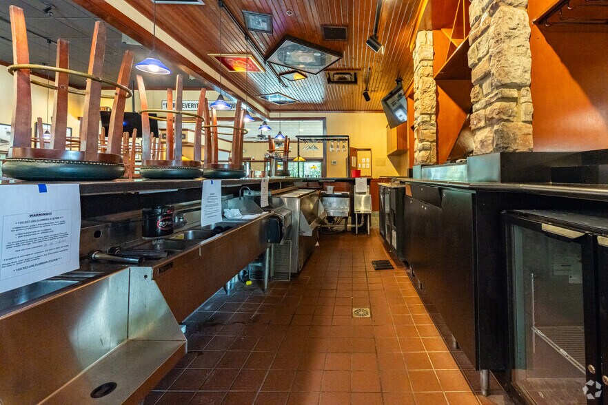 More Photos Of 123 N Arlington St, Salisbury Restaurant For Lease