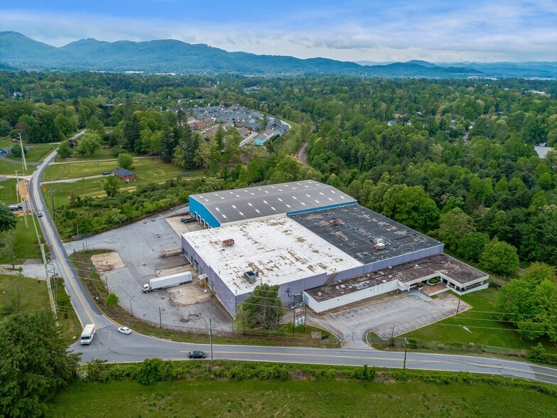 More Photos Of 90 Christ School Rd, Arden Distribution For Lease