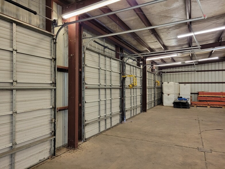 More Photos Of 158 Hangar Dr S, Victoria Distribution For Lease