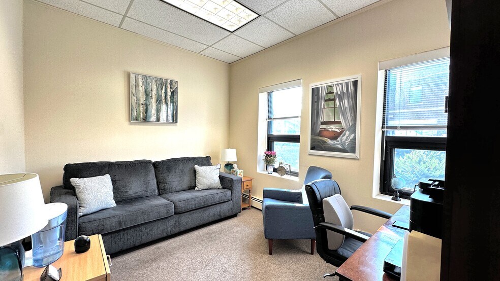 More Photos Of 1991 Smith St, Merrick Medical For Sale