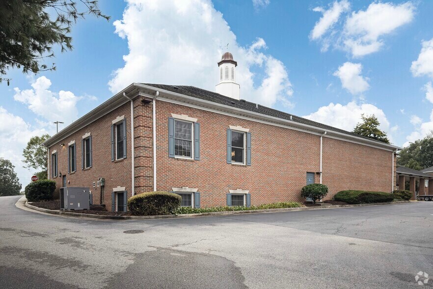 More Photos Of 1701 Financial Loop, Woodbridge Bank For Lease