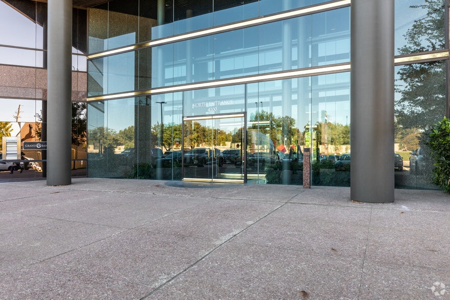 More Photos Of 4200 E Skelly Dr, Tulsa Office For Lease