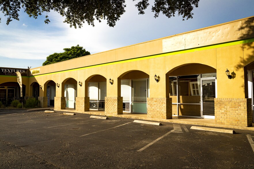 More Photos Of 3203 Nacogdoches Rd, San Antonio Unknown For Lease