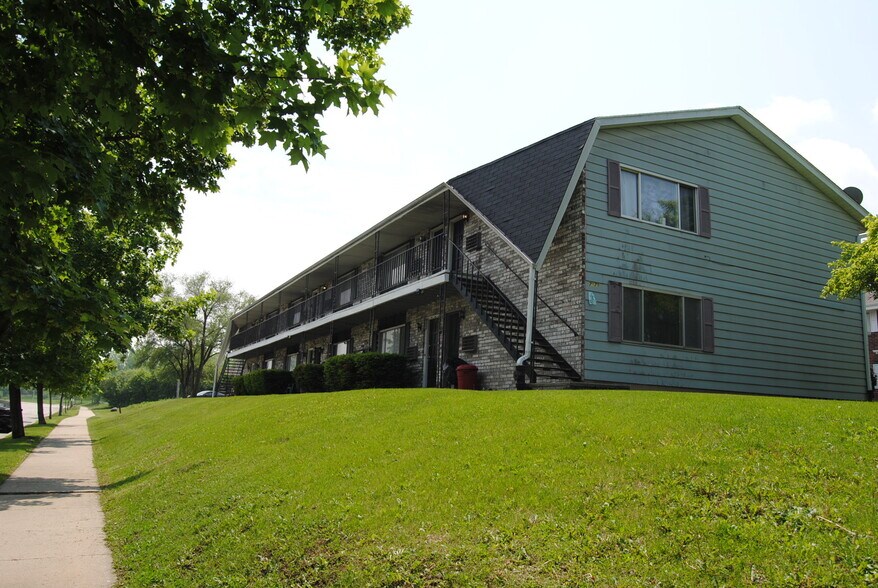 More Photos Of 7979 N 66th St, Milwaukee Apartments For Sale