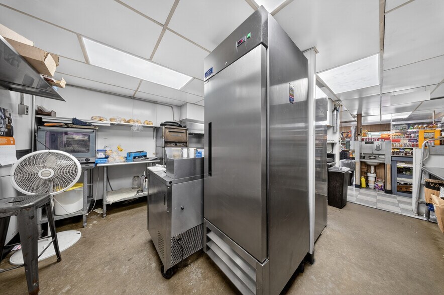 More Photos Of 105 Whiteleysburg Rd, Greensboro Convenience Store For Sale