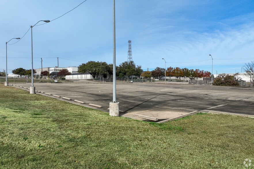 More Photos Of 2947 Executive Blvd, Mesquite Manufacturing For Sale