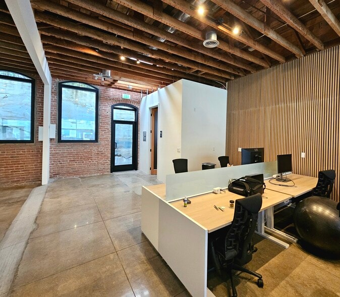 More Photos Of 1005 N Madison Ave, Los Angeles Storefront Retail Office For Lease