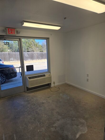 More Photos Of 3623 E Evans Rd, San Antonio Light Distribution For Lease