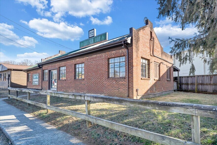 More Photos Of 630 Lowe St, Buchanan Restaurant For Sale