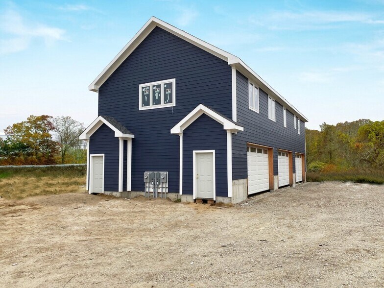 Primary Photo Of 19 Kroemer Ave, Riverhead Industrial For Lease