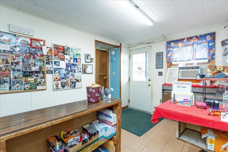 More Photos Of 21 Jackson St, Methuen Veterinarian Kennel For Sale