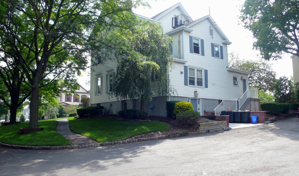 More Photos Of 11 E Cliff St, Somerville Office For Sale