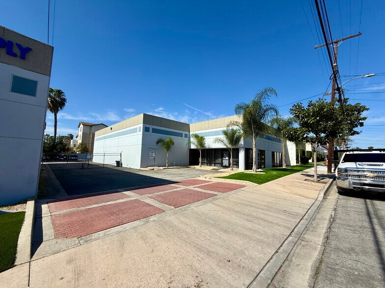 More Photos Of 2455 Lewis Ave, Signal Hill Warehouse For Sale