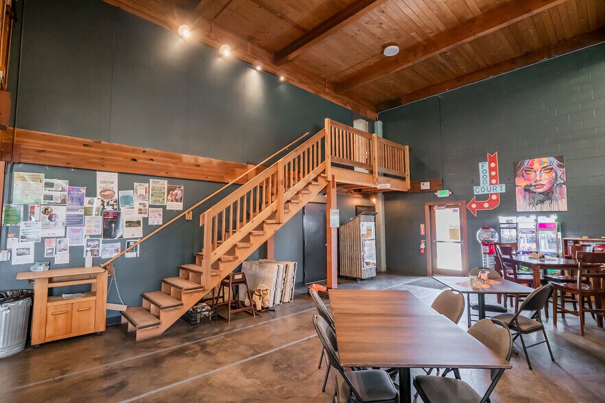 More Photos Of 926 E Main St, Cottage Grove Restaurant For Sale