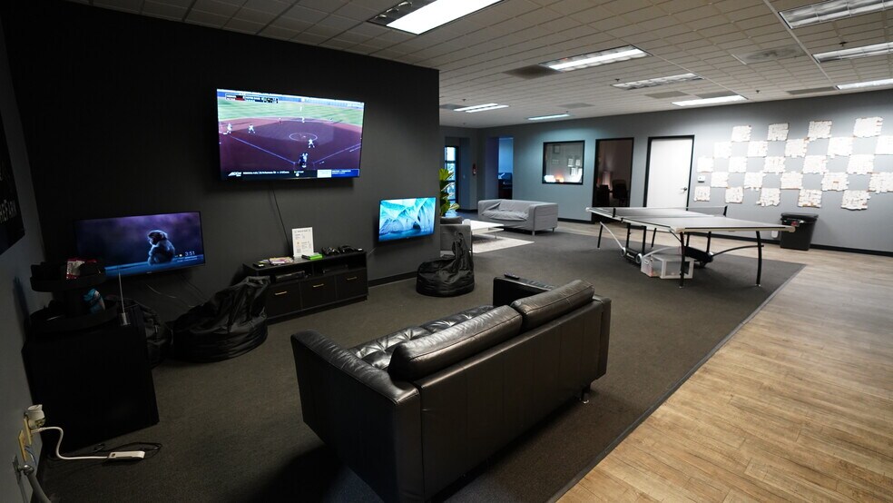 More Photos Of 731 Pilot Rd, Las Vegas Light Distribution For Lease