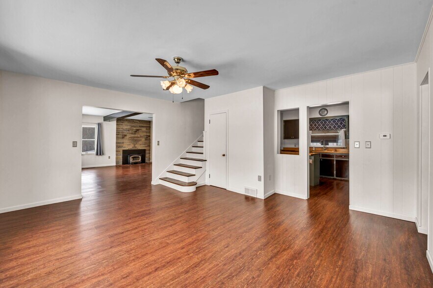 More Photos Of 4085 Herner County Line Rd, Southington Showroom For Sale