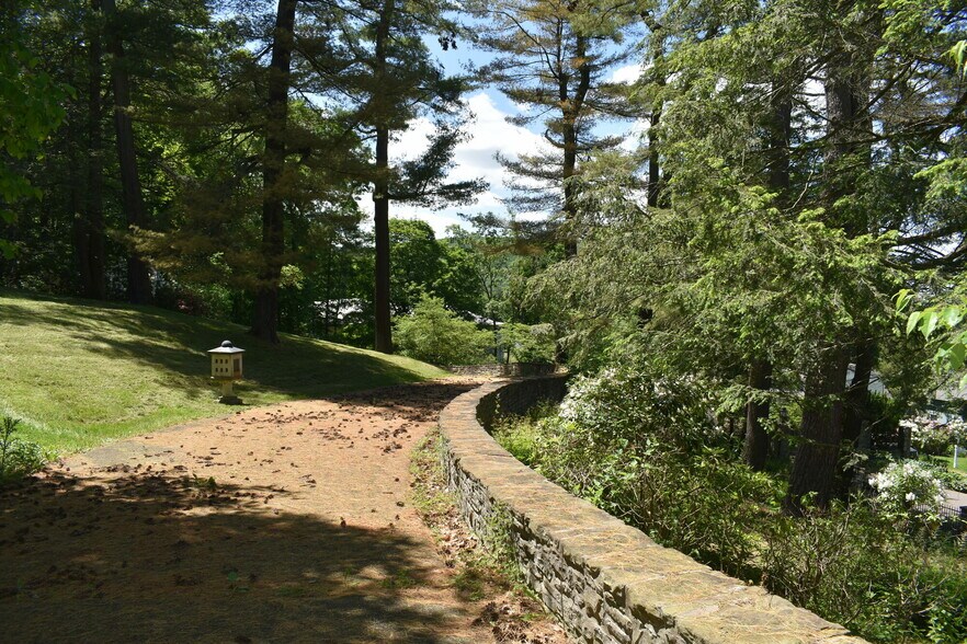 More Photos Of 9 Park Pl, Corning Specialty For Sale