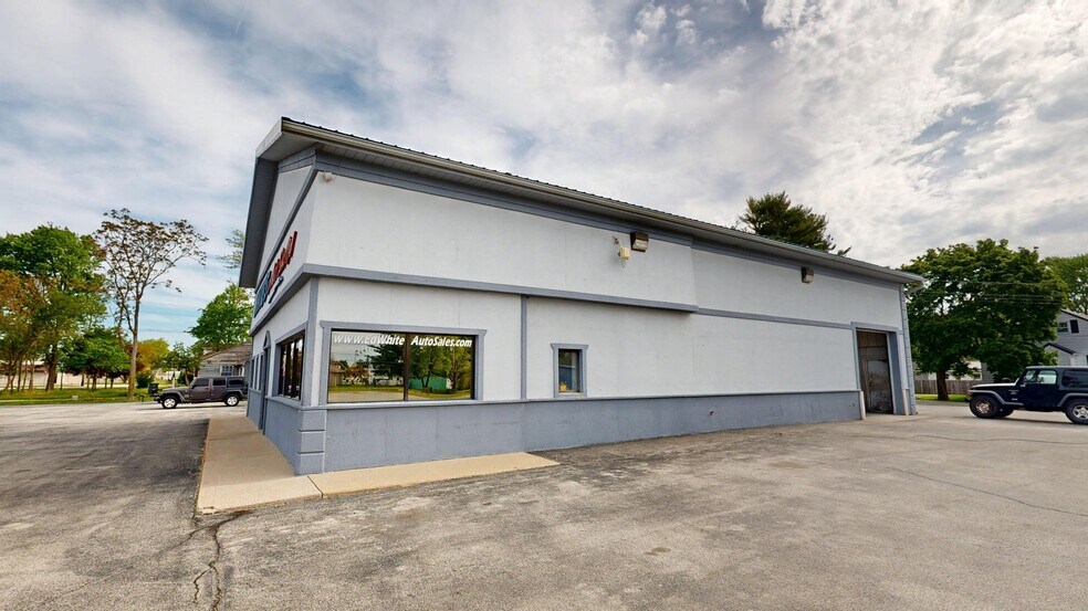 More Photos Of 1105 N McKinley Ave, Rensselaer Auto Dealership For Sale