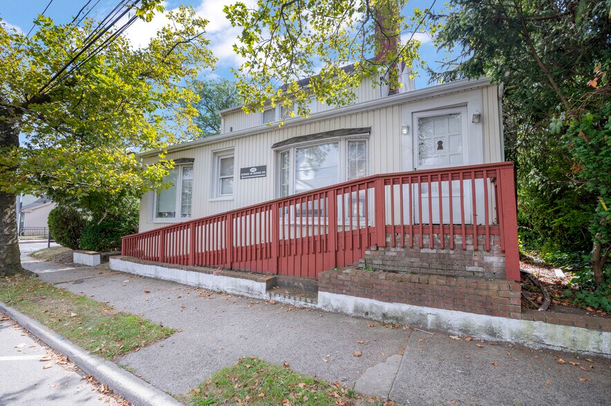 More Photos Of 1553 Broadway, Hewlett Office For Lease