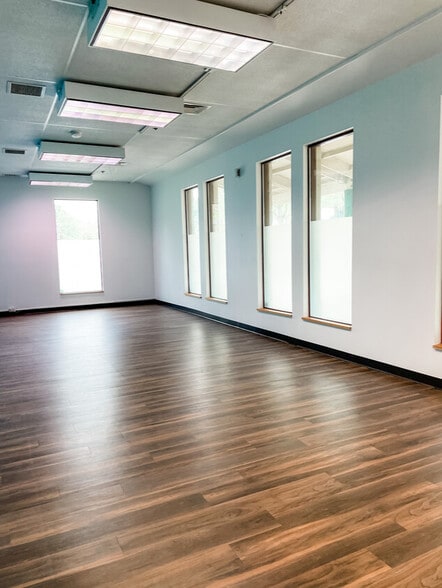 More Photos Of 2400 Empire Central, Dallas Medical For Lease