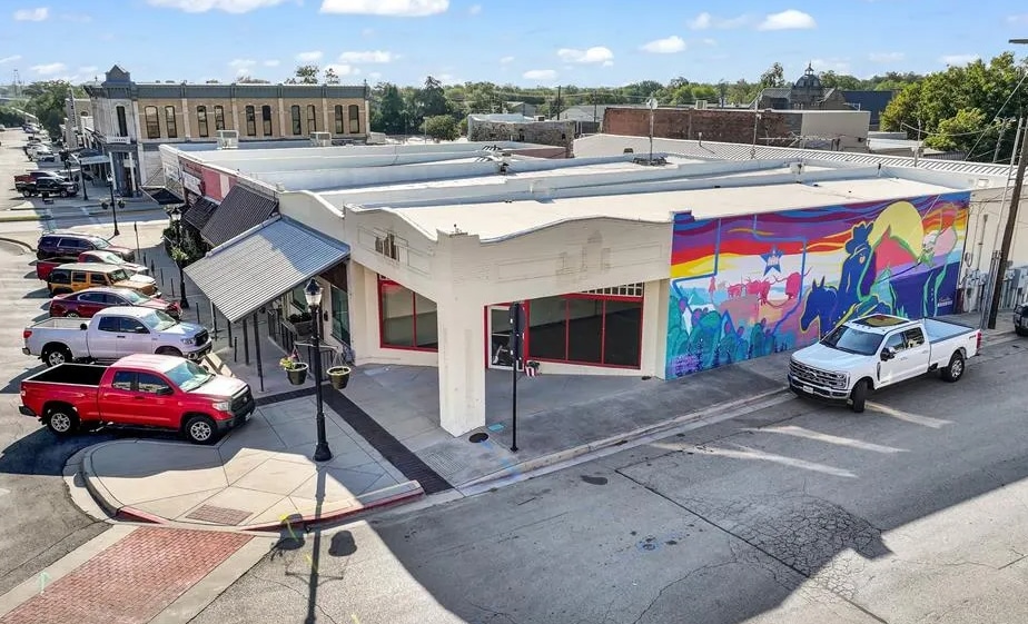 Primary Photo Of 113 W Church St, Weatherford Office For Lease