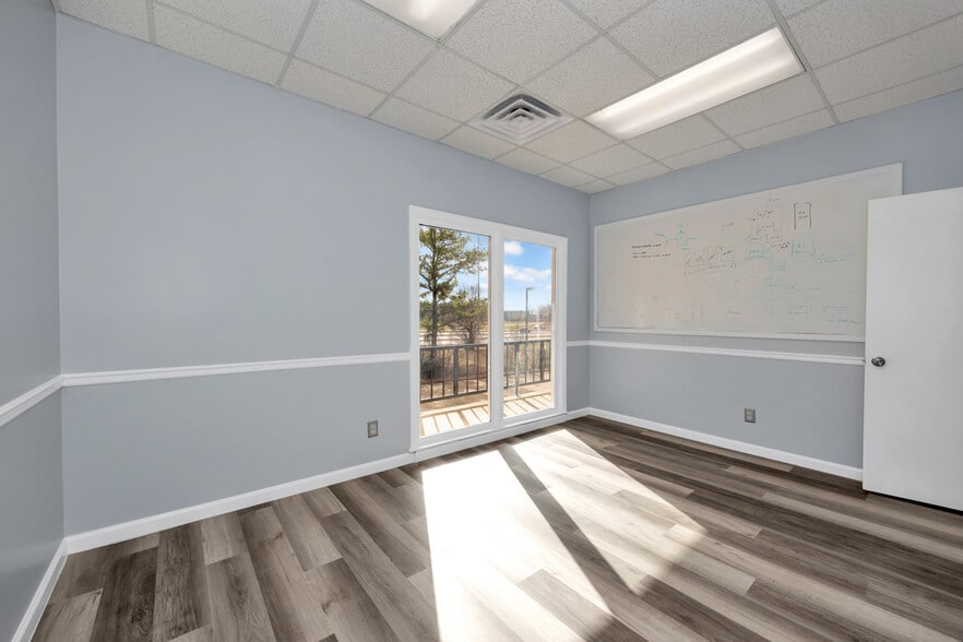 More Photos Of 190 Lime Quarry Rd, Madison Loft Creative Space For Lease