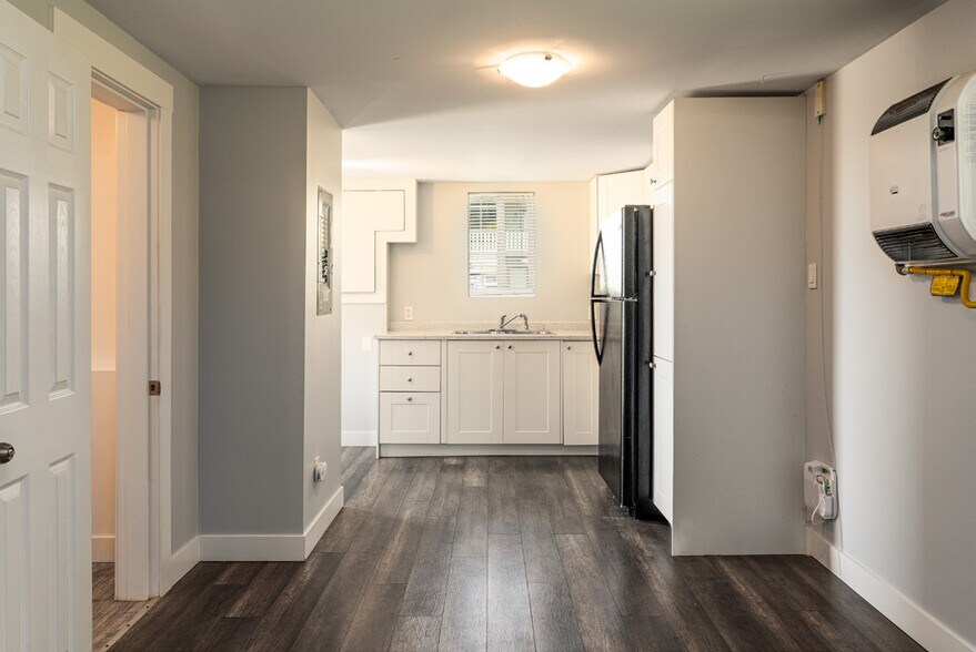 More Photos Of 31 Robarts St, Nanaimo Apartments For Sale