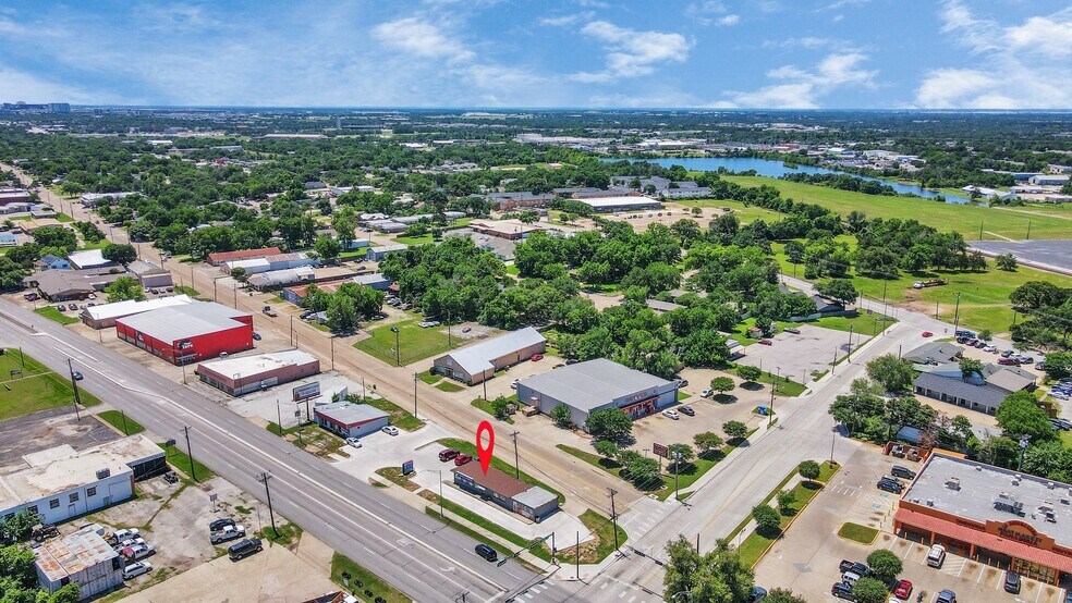 More Photos Of 1400-1402 S Texas Ave, Bryan General Retail For Sale