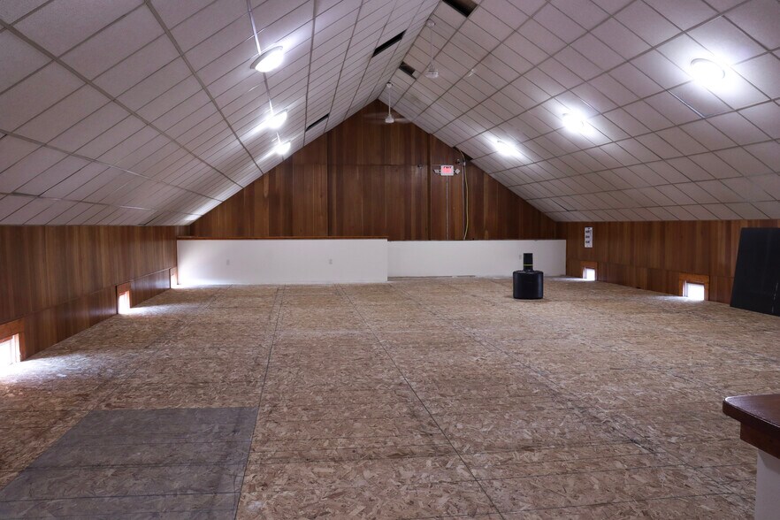 More Photos Of 126 E Lincolnway, Morrison Specialty For Sale