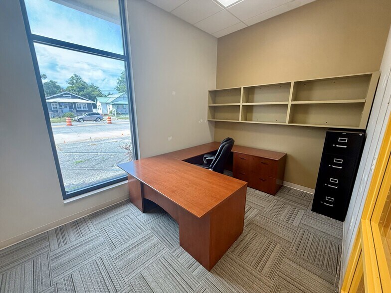 More Photos Of 1011 W Garden St, Pensacola Office For Sale