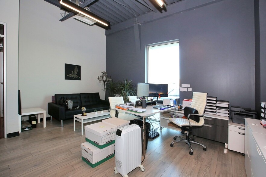 More Photos Of 94 Brockport Dr, Toronto Service For Lease