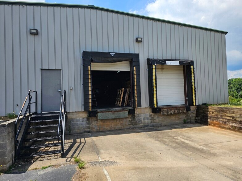 More Photos Of 1105 Old Buncombe Rd, Greenville Flex For Lease