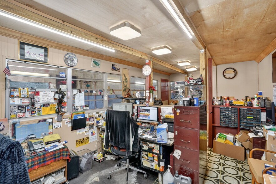 More Photos Of 3838 Shipping Ave, Miami Auto Repair For Sale
