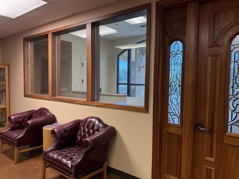 More Photos Of 1414 E F St, Oakdale Office For Sale